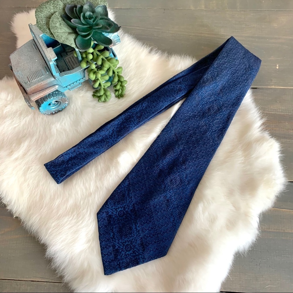 Vintage Blue Textured Necktie